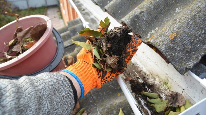 how to unclog gutters